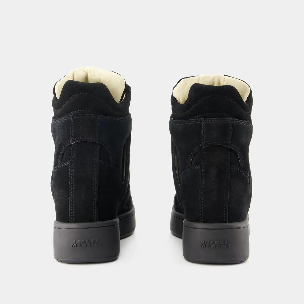 ISABEL MARANT Chic Urban Mini Sneakers in Sleek Black