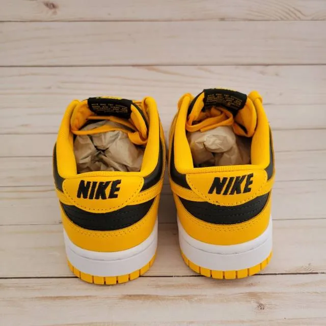 Nike dunk low championship goldenrod