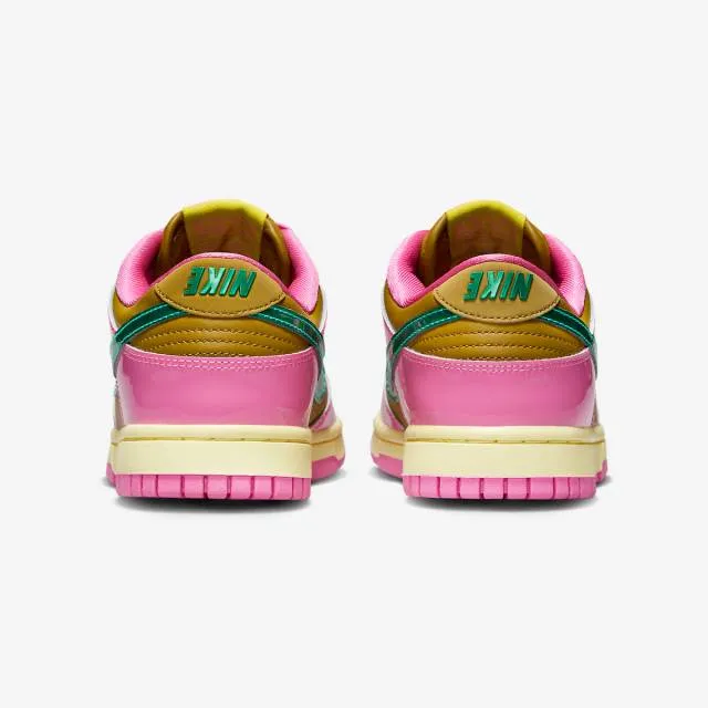 Parris goebel x nike women's dunk low (playful pink/ multi-color/ bronzine/ clear jade/ luminous gre